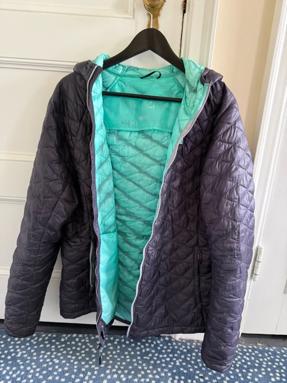 The North Face Women’s Lightweight Puffer Jacket Medium Navy Insulated Coat XL - Picture 3 of 4
